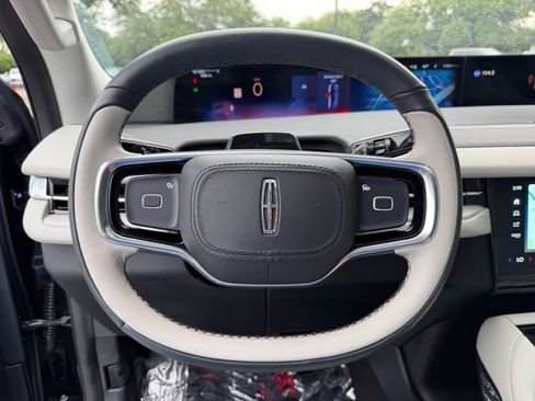 Used 2025 Lincoln Navigator L Reserve AWD/4WD image 11