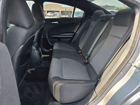 Used 2017 Dodge Charger SE RWD image 9