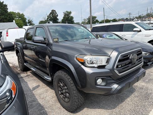 Used 2018 Toyota Tacoma SR5 AWD/4WD image 3