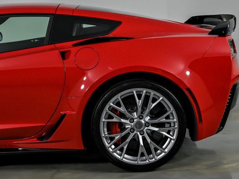 Used 2016 Chevrolet Corvette Z06 w/ 3LZ Preferred Equipment Group RWD image 9