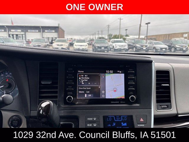 Used 2019 Toyota Sienna XLE Premium FWD image 24