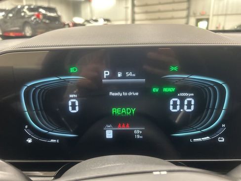 New 2025 Kia Niro EX image 14