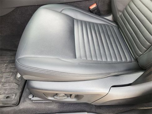 Used 2025 Land Rover Discovery Sport S image 23