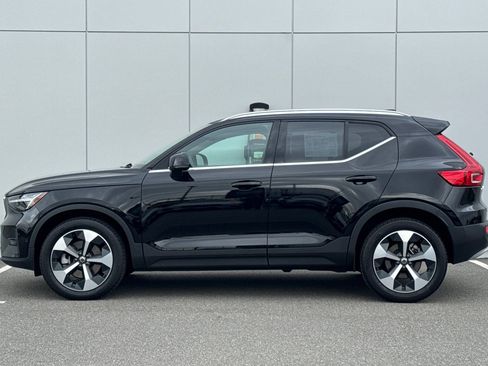 Used 2025 Volvo XC40 B5 Plus w/ Protection Package Premier image 2