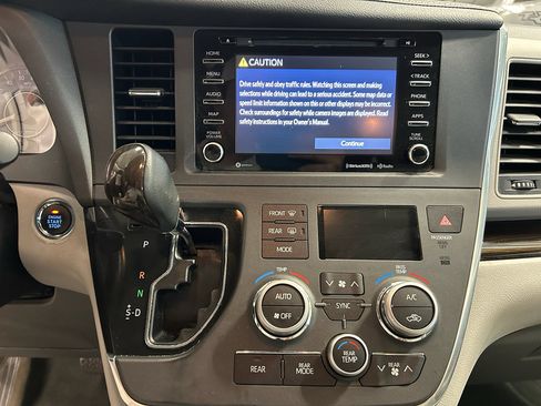 Used 2019 Toyota Sienna XLE w/ XLE Navigation Package FWD image 19