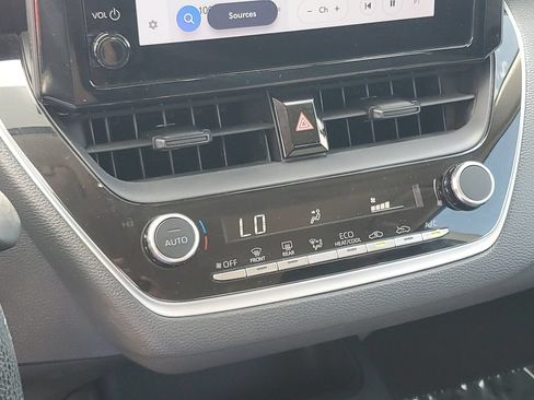 Used 2024 Toyota Corolla LE FWD image 18