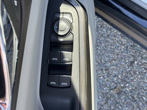 Used 2022 GMC Acadia SLT image 5