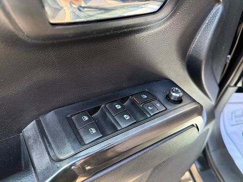 Used 2018 Toyota Tacoma TRD Sport AWD/4WD image 14