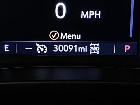 Used 2023 GMC Acadia SLT w/ Preferred Package image 18