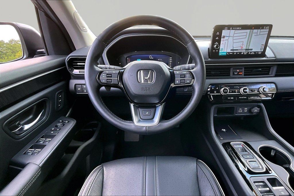 Used 2025 Honda Pilot Elite image 9