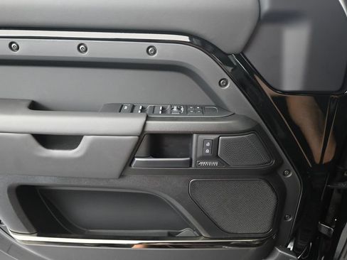 New 2026 Land Rover Defender 110 AWD/4WD image 10