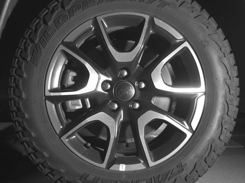 Used 2025 Jeep Compass Trailhawk AWD/4WD image 12