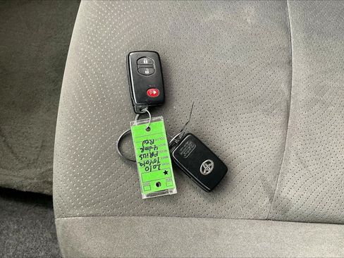 Used 2010 Toyota Prius FWD image 33
