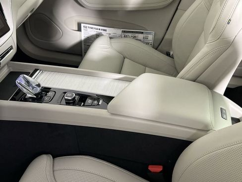 New 2026 Volvo XC60 T8 Ultra w/ Protection Package Premier AWD/4WD image 18