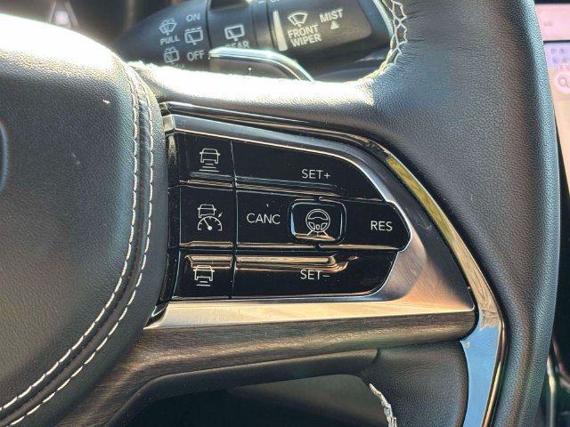 Used 2024 Jeep Grand Cherokee Overland w/ Advanced Protech Group III AWD/4WD image 15