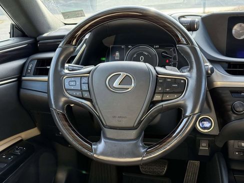 Used 2020 Lexus ES 300h w/ Premium Package image 9