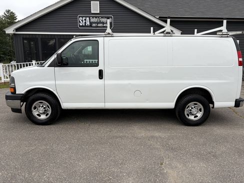 Used 2018 Chevrolet Express 2500 w/ Enhanced Convenience Package RWD image 4