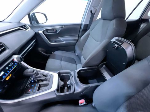 Used 2019 Toyota RAV4 LE w/ Carpet Mat Package FWD image 29