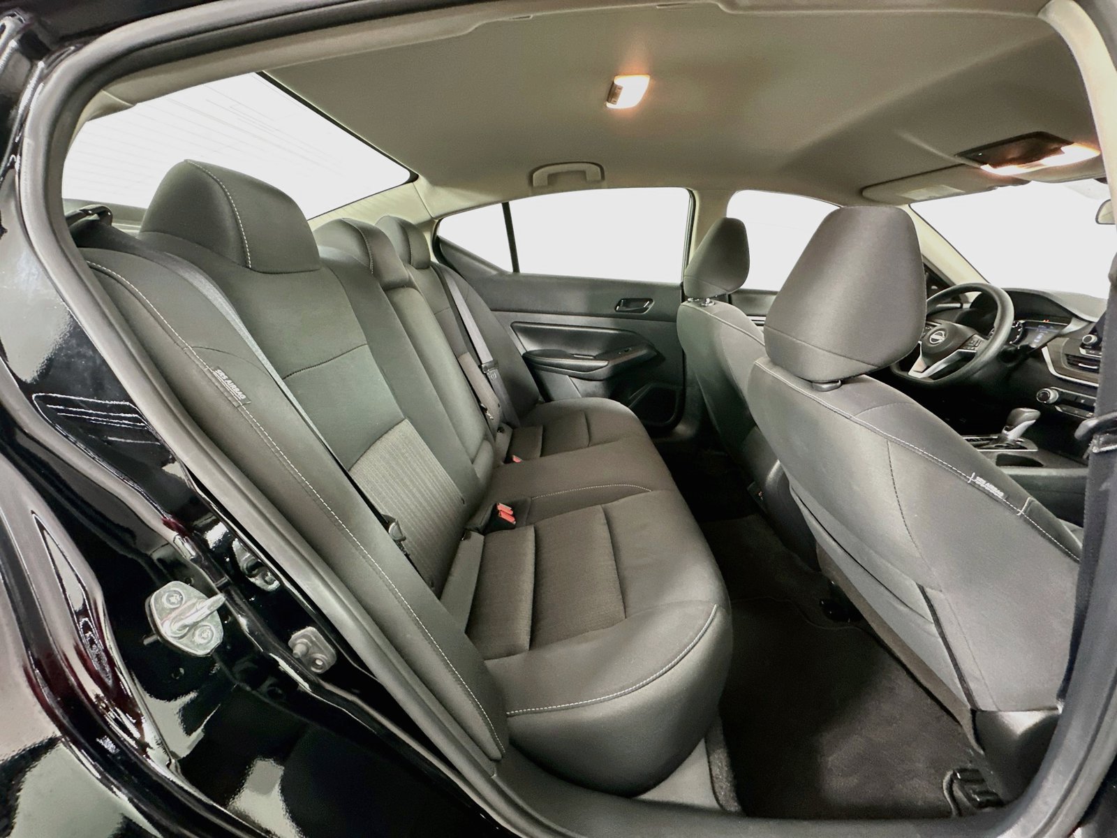 Used 2025 Nissan Altima 2.5 SV FWD image 24