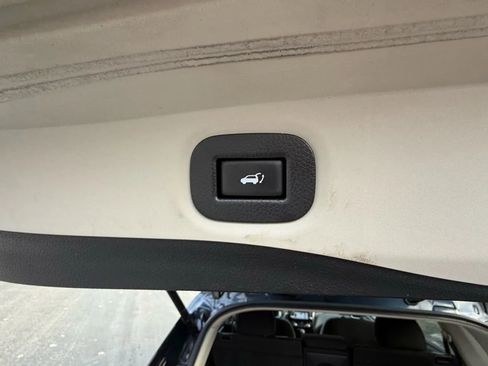 Used 2015 Nissan Rogue SV w/ SV Premium Package image 28