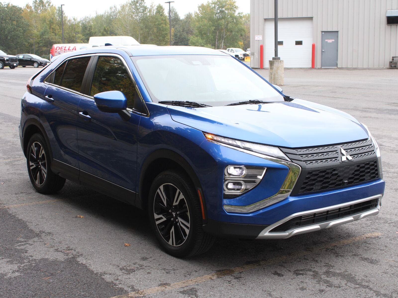 Used 2025 Mitsubishi Eclipse Cross AWD image 3