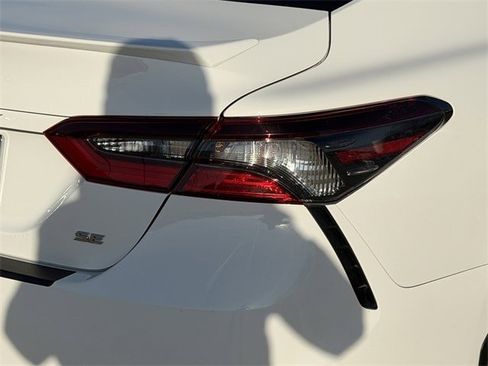 Used 2024 Toyota Camry SE image 7