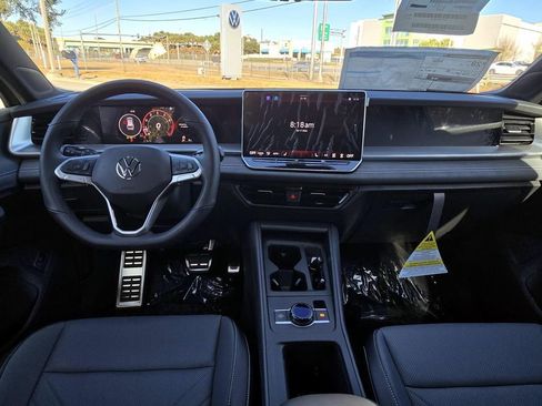 New 2026 Volkswagen Tiguan SE R-Line FWD image 8