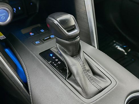 Used 2021 Toyota Venza Limited w/ Carpet Mat Package (TMS) image 17