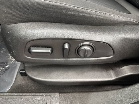 Used 2021 GMC Acadia SLE w/ Driver Convenience Package image 40