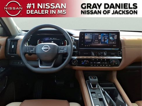 New 2026 Nissan Pathfinder Platinum FWD image 10
