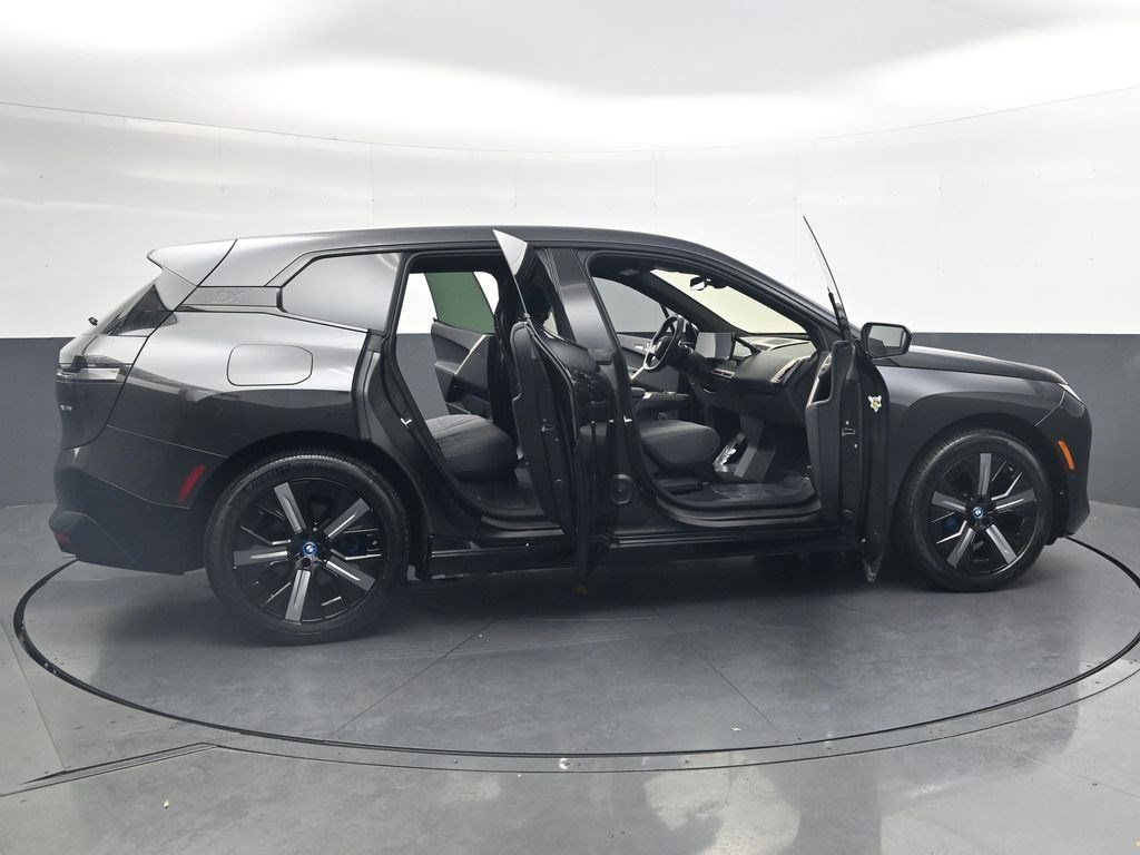Used 2024 BMW iX xDrive50 w/ Premium Package AWD/4WD image 33