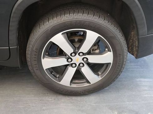 Used 2020 Chevrolet Traverse LT w/ LT Premium Package FWD image 12