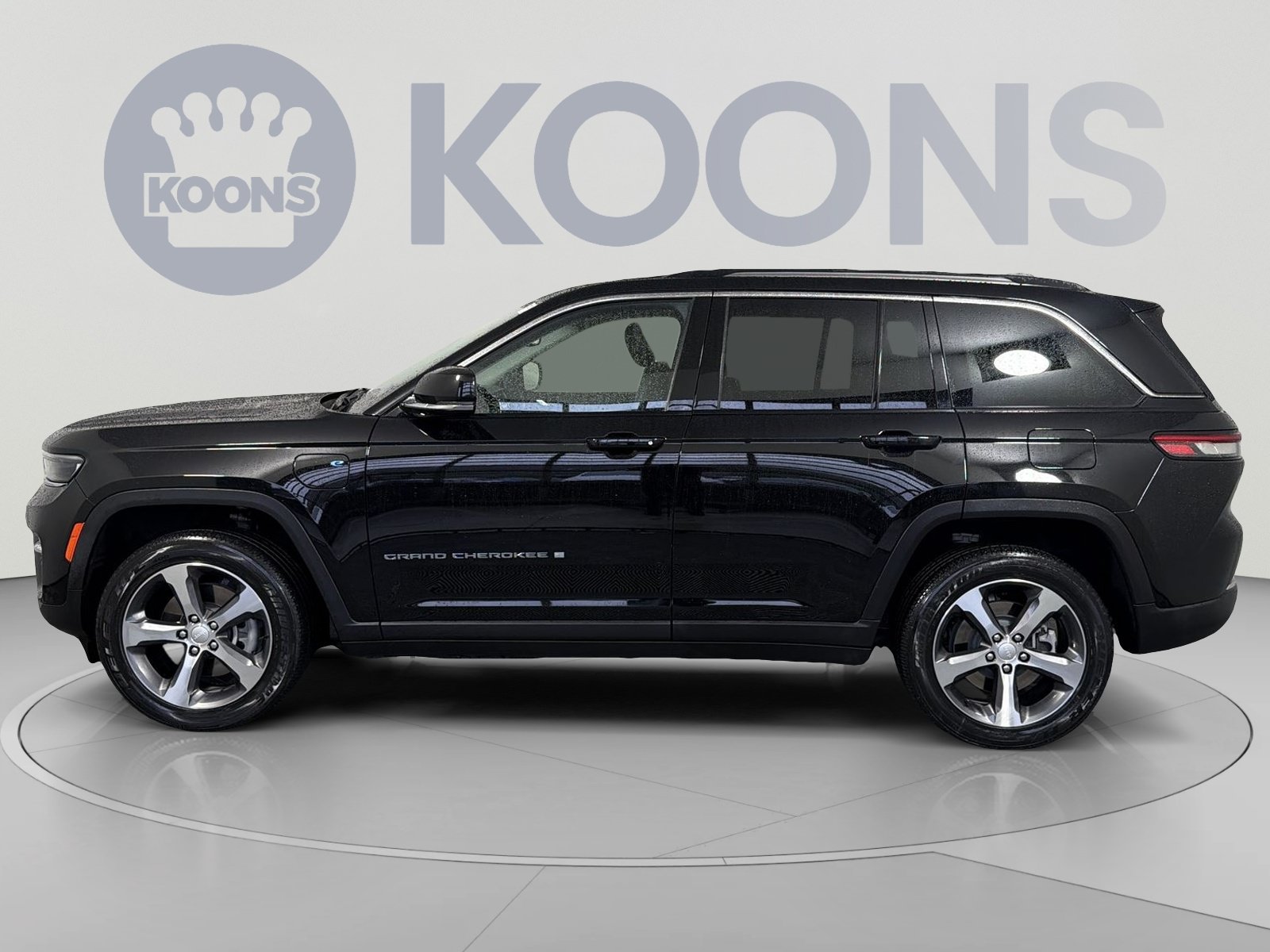 Used 2023 Jeep Grand Cherokee 4WD 4xe image 2