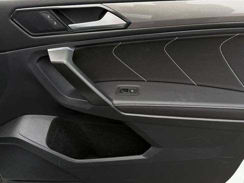 Used 2023 Volkswagen Tiguan SE image 23