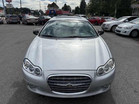 Used 2002 Chrysler Concorde Limited image 2