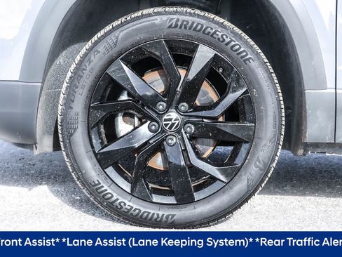 Certified 2022 Volkswagen Taos SE w/ IQ.Drive SE Package image 17