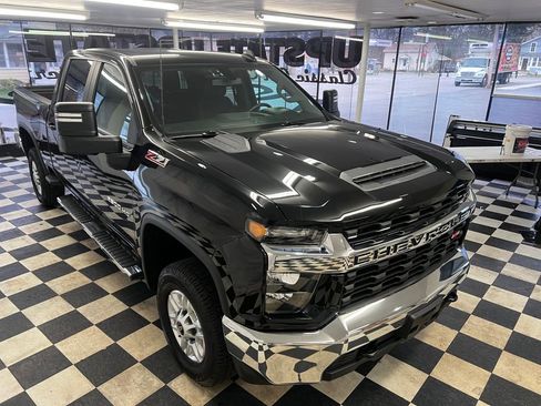 Used 2022 Chevrolet Silverado 2500 LT w/ Z71 Off-Road Package image 17