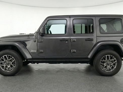 Used 2025 Jeep Wrangler Sahara image 5