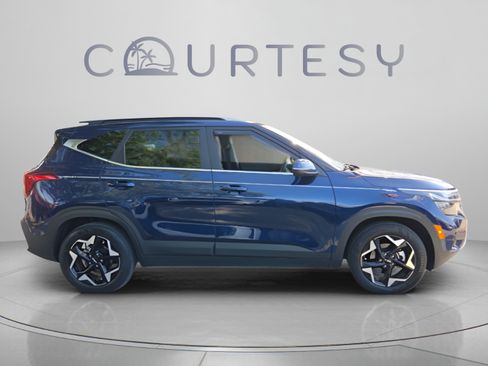 Used 2024 Kia Seltos EX FWD image 7