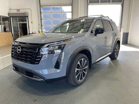 New 2026 Nissan Pathfinder Platinum image 4