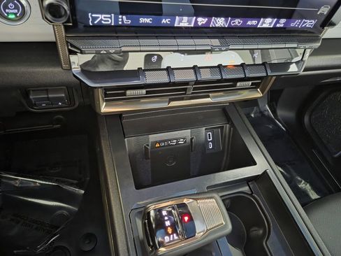 Used 2024 GMC Hummer EV 3X image 18