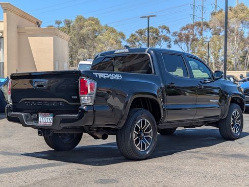 Used 2020 Toyota Tacoma TRD Sport w/ Technology Package AWD/4WD image 13