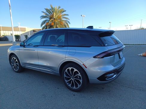 Used 2024 Lincoln Nautilus Reserve image 5