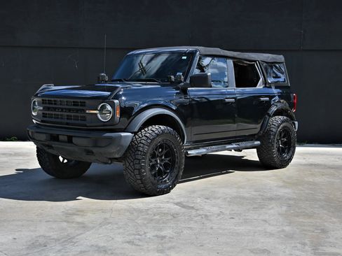 Used 2022 Ford Bronco 4-Door image 3