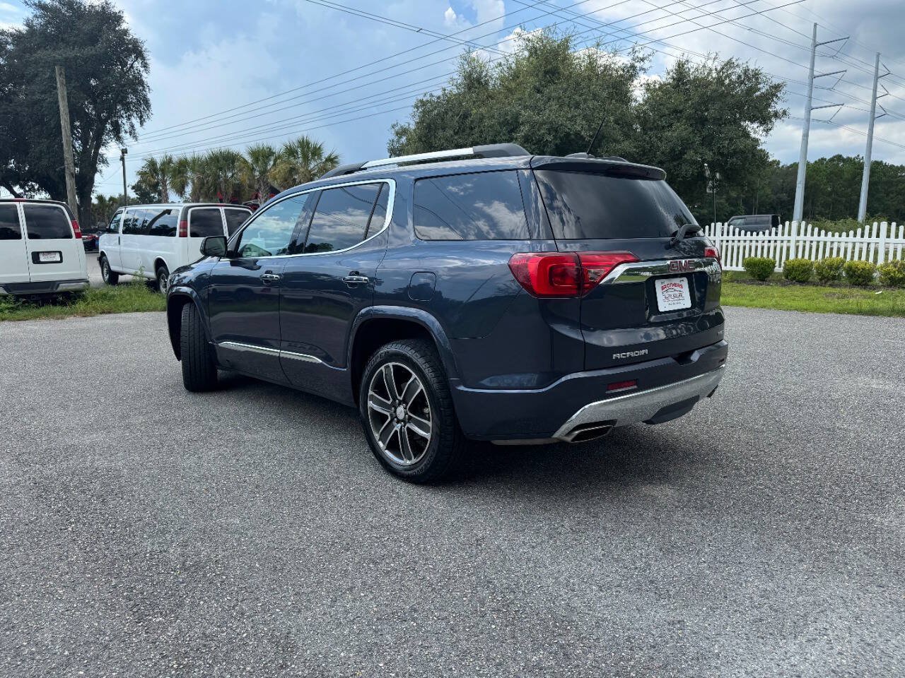 Used 2018 GMC Acadia Denali w/ Technology Package AWD/4WD image 4