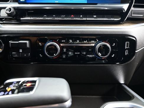 Used 2025 Chevrolet Silverado 1500 LT w/ LPO, Dark Essentials Package image 27