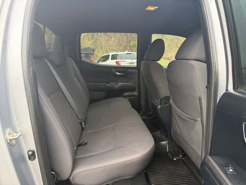 Used 2016 Toyota Tacoma TRD Sport w/ Exterior Package image 28