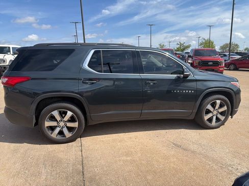 Used 2021 Chevrolet Traverse LT w/ LT Premium Package FWD image 6
