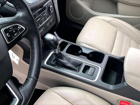 Used 2017 Ford Escape SE w/ SE Leather Comfort Package image 15