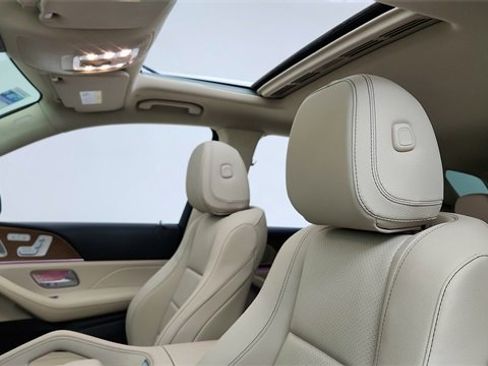 Used 2025 Mercedes-Benz GLE 350 4MATIC w/ AMG Line Exterior image 32